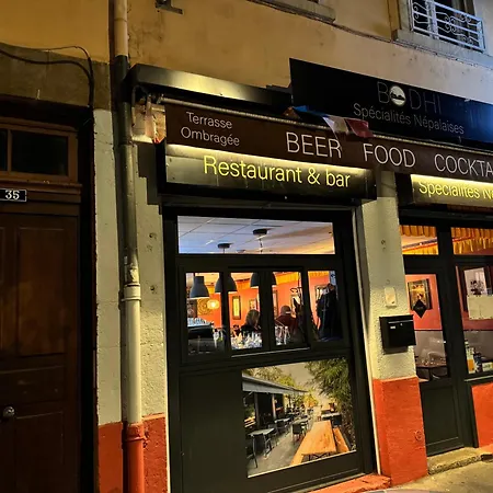 De Luxe A * Lyon