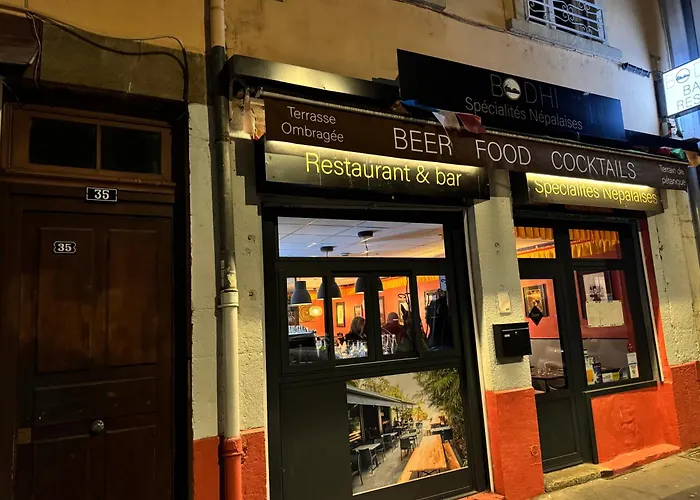 De Luxe A * Lyon