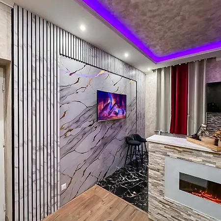 De Luxe A * Лион